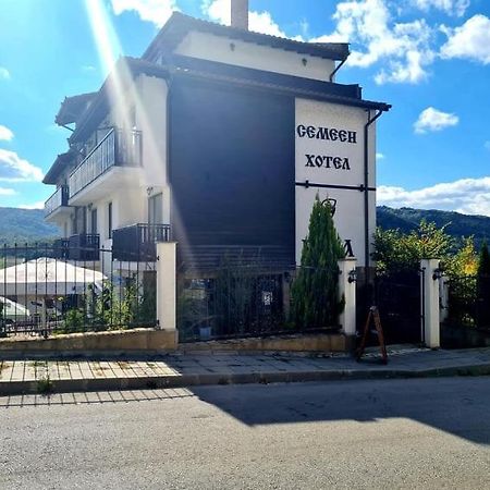 Family Hotel Bela Trjavna Kültér fotó