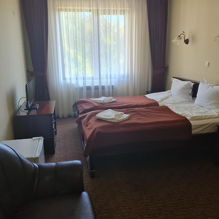 Family Hotel Bela Trjavna Kültér fotó