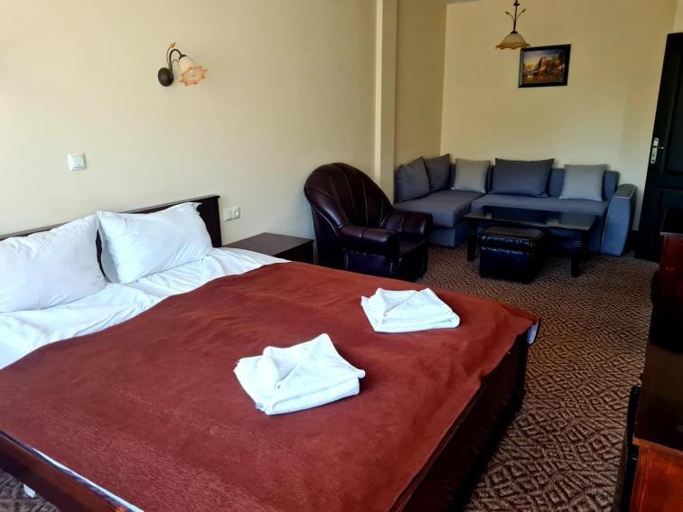 Family Hotel Bela Trjavna Kültér fotó