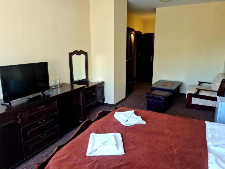 Family Hotel Bela Trjavna Kültér fotó