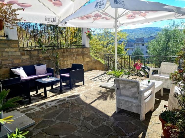 Family Hotel Bela Trjavna Kültér fotó