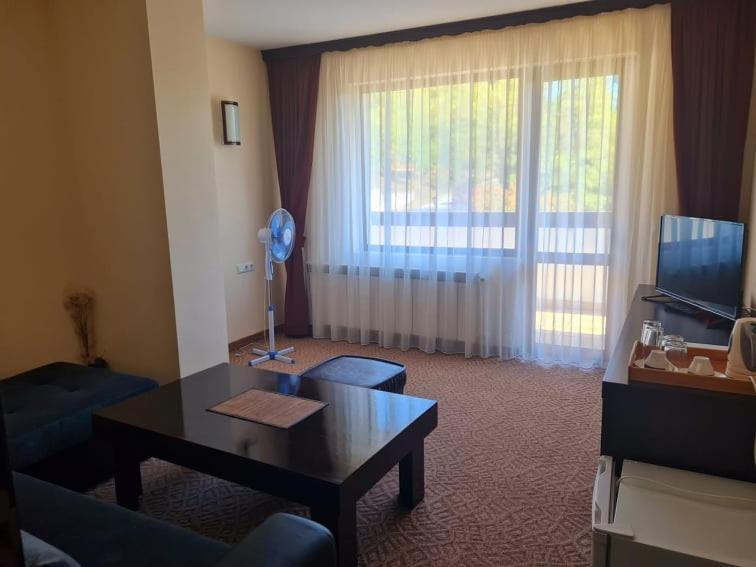 Family Hotel Bela Trjavna Kültér fotó