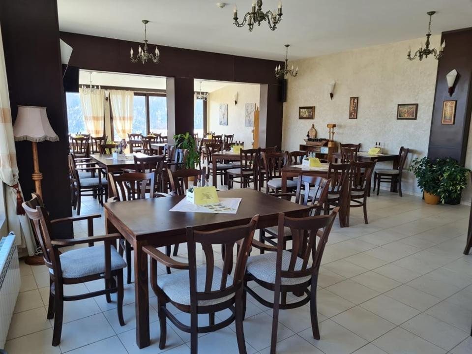 Family Hotel Bela Trjavna Kültér fotó