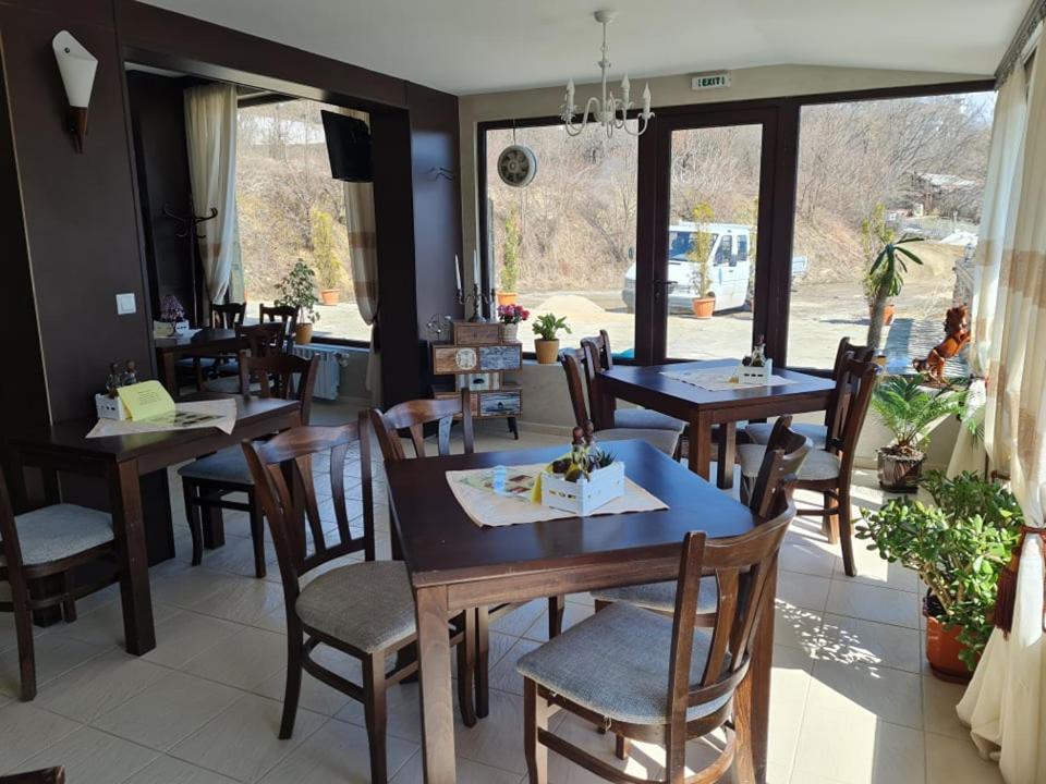 Family Hotel Bela Trjavna Kültér fotó