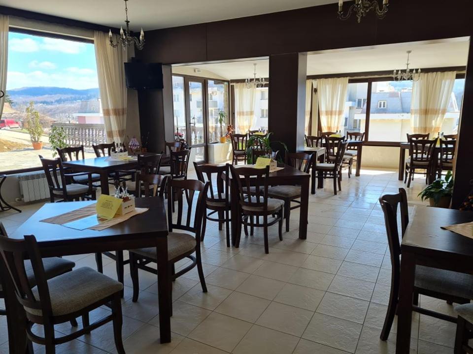 Family Hotel Bela Trjavna Kültér fotó