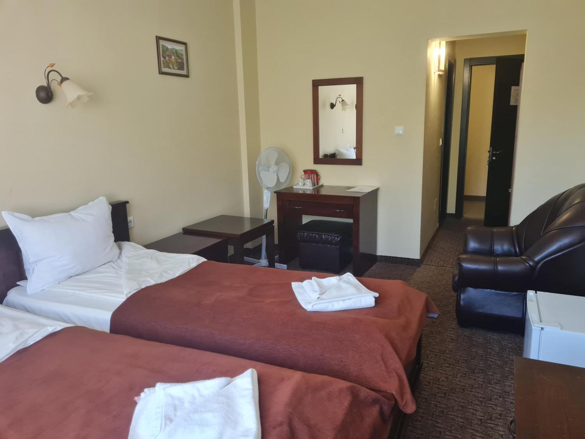 Family Hotel Bela Trjavna Kültér fotó