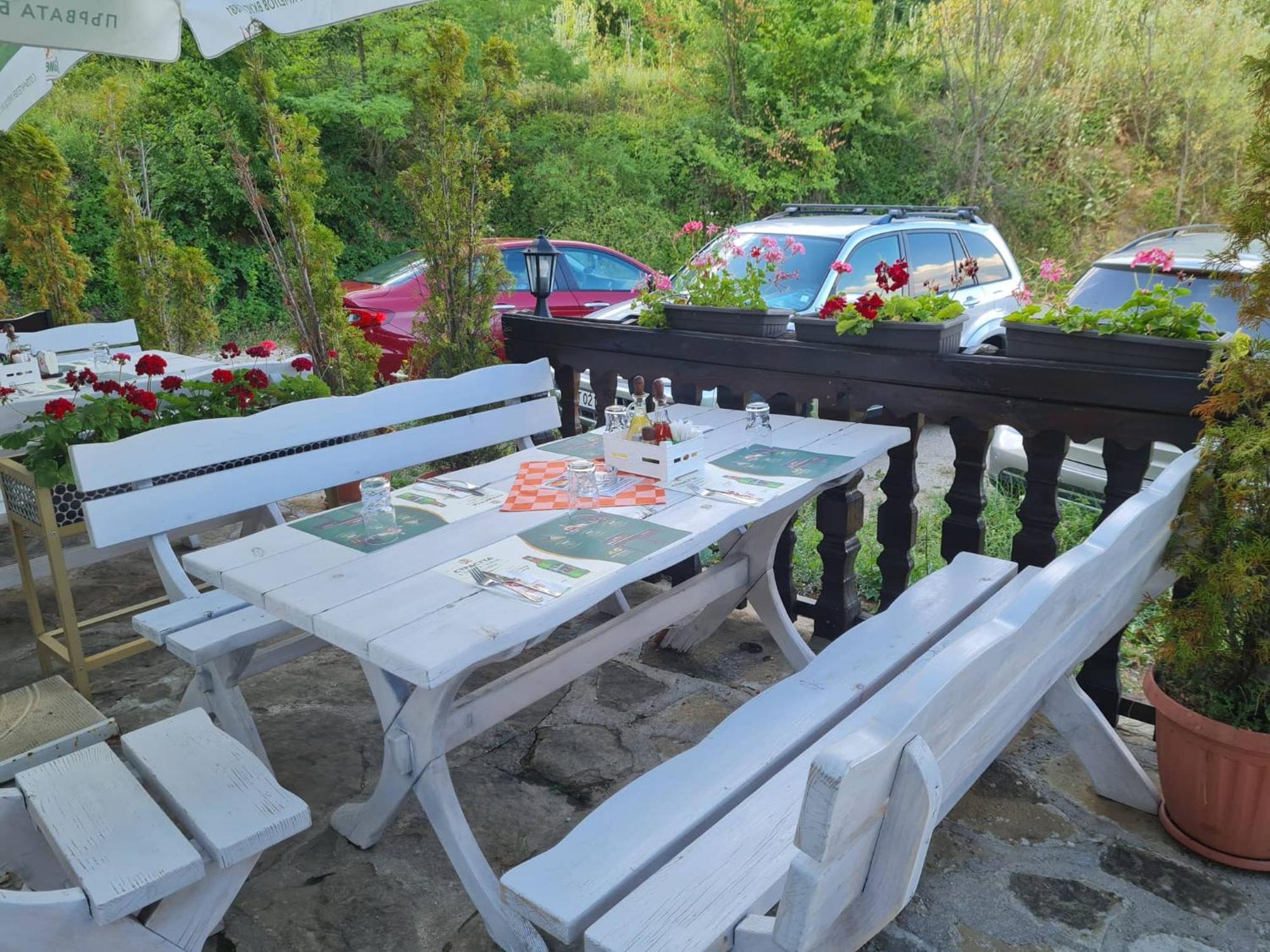 Family Hotel Bela Trjavna Kültér fotó
