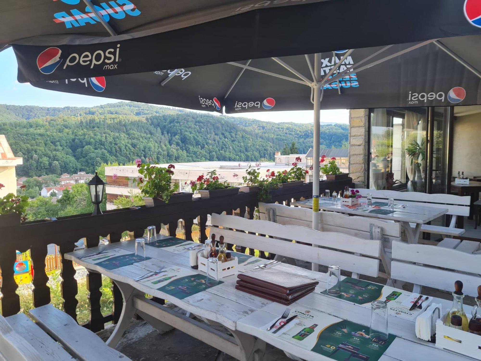 Family Hotel Bela Trjavna Kültér fotó