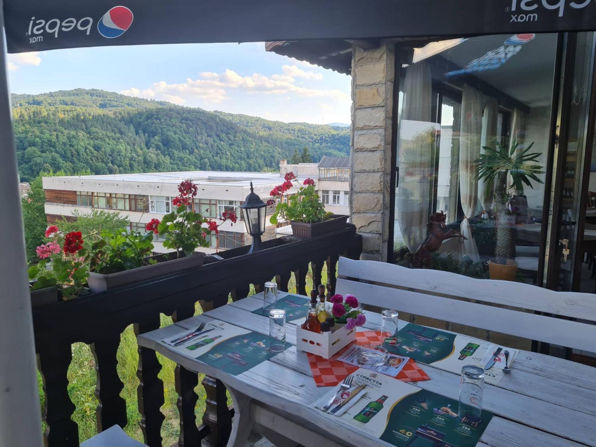 Family Hotel Bela Trjavna Kültér fotó