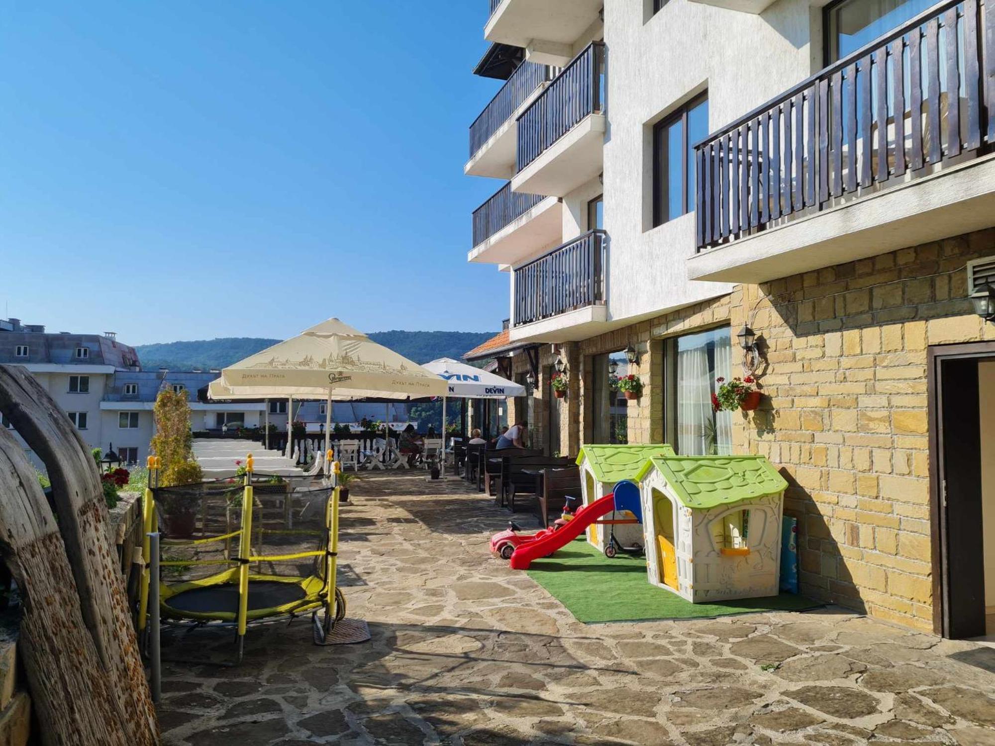 Family Hotel Bela Trjavna Kültér fotó
