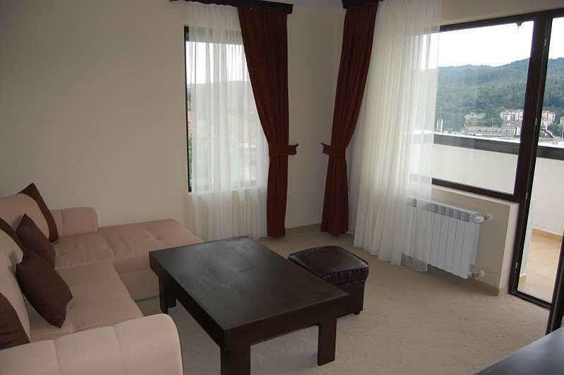 Family Hotel Bela Trjavna Kültér fotó