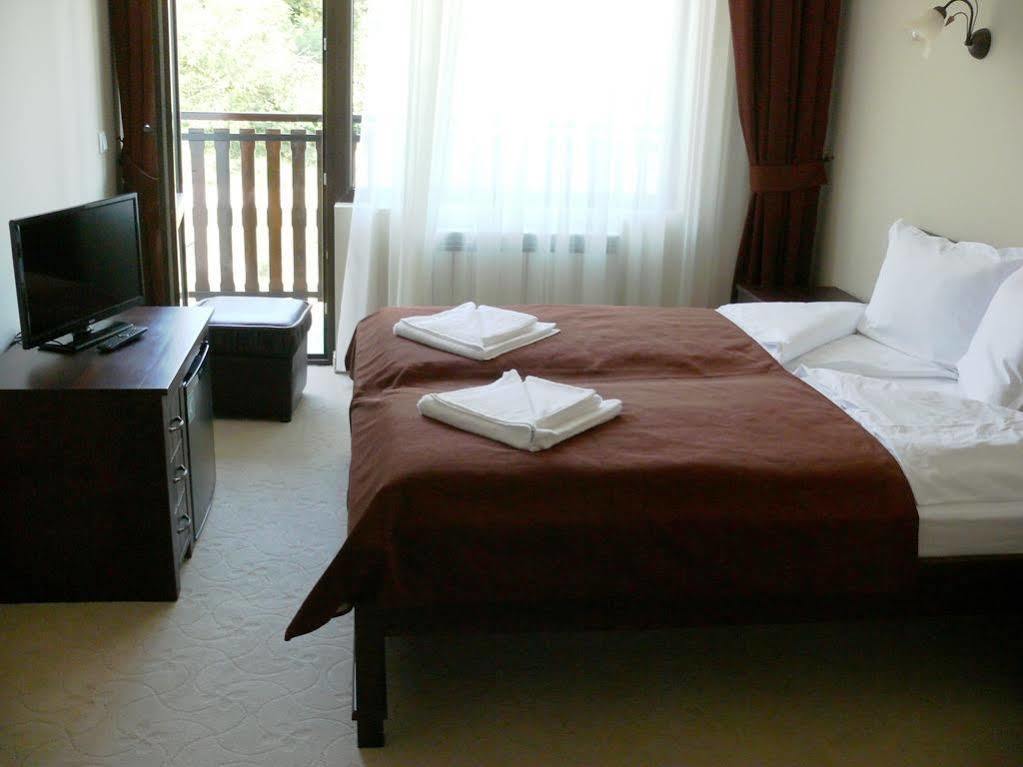 Family Hotel Bela Trjavna Kültér fotó