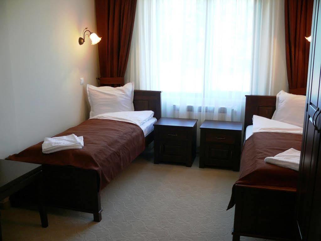Family Hotel Bela Trjavna Kültér fotó